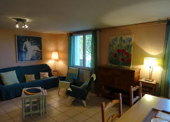 L'azeuil Apartment *